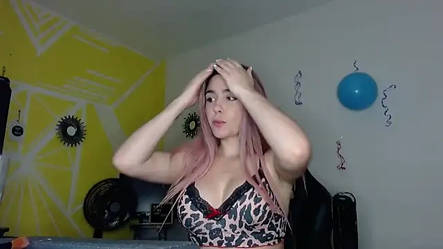 Nikolle Rouss online show from October 13, 11:51 pm