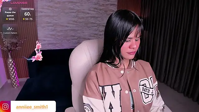 anniie smith online show from February 20, 3:38 am