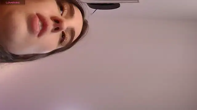 DolcieElliot online show from October 29, 4:50 am