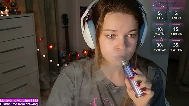 ValBae online show from October 27, 9:20 pm