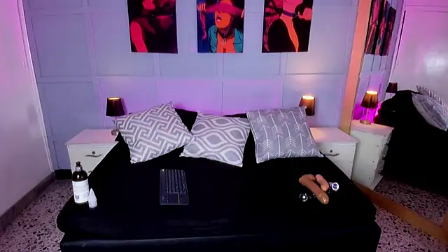 Elizabeth Santos online show from October 17, 8:12 pm