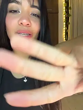 lina pink online show from February 8, 6:06 am