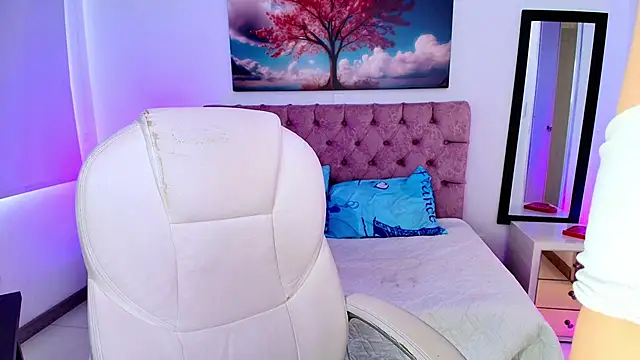 Emma monserrat online show from October 6, 8:35 pm