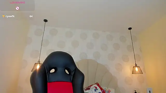 LUCYAMARS1 online show from December 4, 1:24 pm