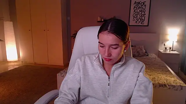 Bellla Haddid online show from October 12, 1:08 am