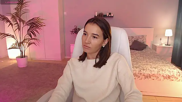 Bellla Haddid online show from September 15, 1:03 am