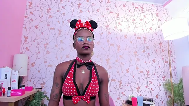 amber-hill online show from January 10, 7:18 pm