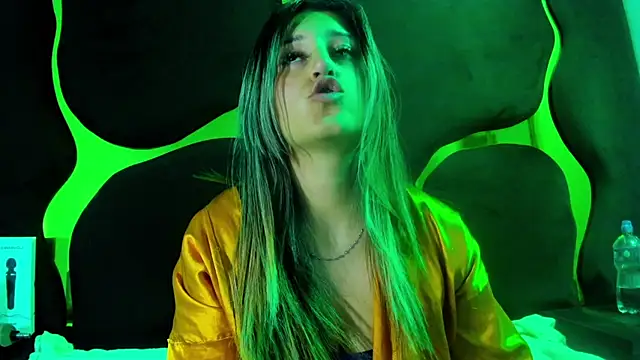 GiaRoussel online show from December 3, 9:50 pm