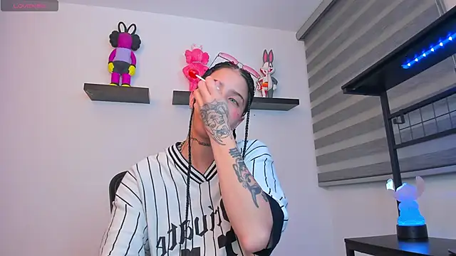 Gangster Girl online show from January 13, 7:03 am