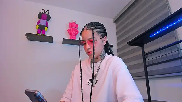 Gangster Girl online show from December 23, 6:39 am