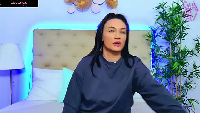 Snapshot of DaliyaArabian chatting on October 21, 11:58 am DaliyaArabian online show from October 21, 11:58 am