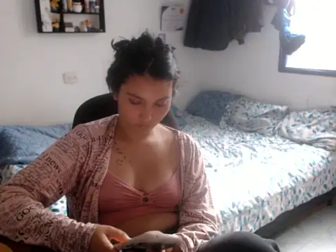 HannaKlein online show from January 5, 6:44 pm