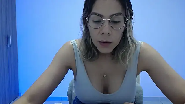 candydowson1 online show from February 3, 9:51 pm