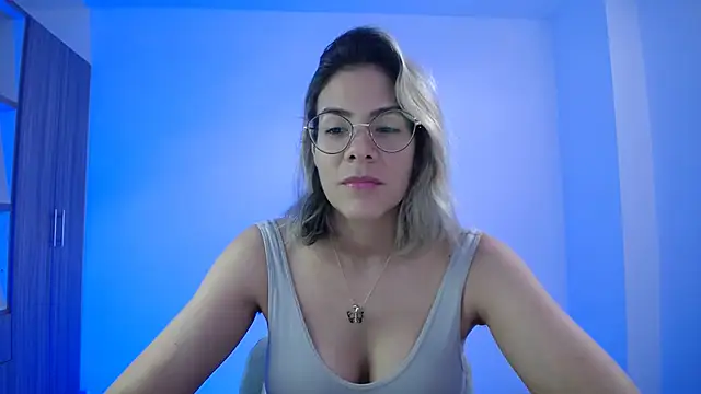 candydowson1 online show from November 15, 3:35 pm