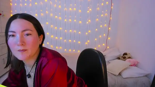 Elle Lee  online show from December 16, 4:24 pm