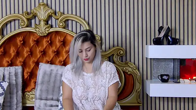 Snapshot of SweetMissXXX chatting on October 23, 7:25 am SweetMissXXX online show from October 23, 7:25 am
