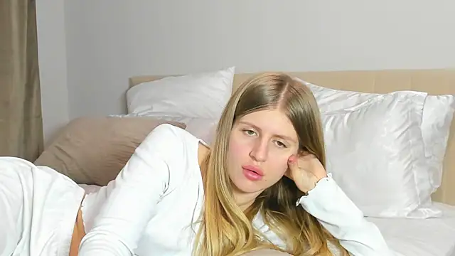 kirraa  online show from February 2, 7:57 pm