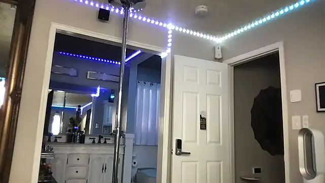 curvyfunlover online show from November 23, 7:04 pm