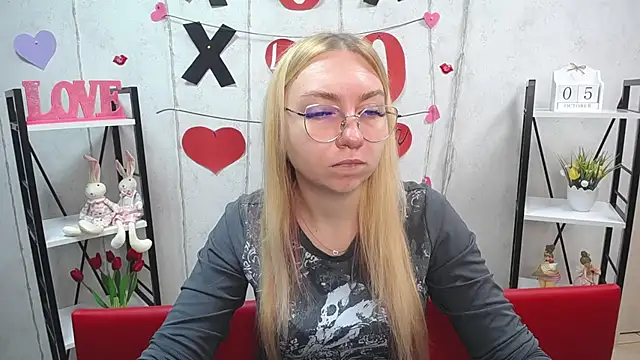 BeatriceFly online show from October 5, 11:59 am