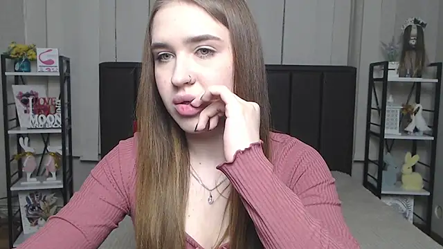 LauraHlot online show from December 4, 6:52 pm