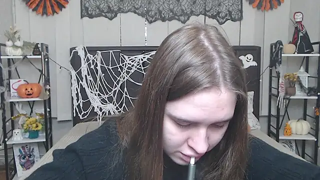 LauraHlot online show from November 9, 6:48 pm