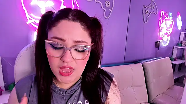 Camiila Osorio online show from October 3, 8:14 pm