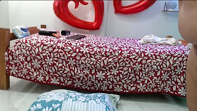 evaleribigtits18 online show from February 14, 2:35 am