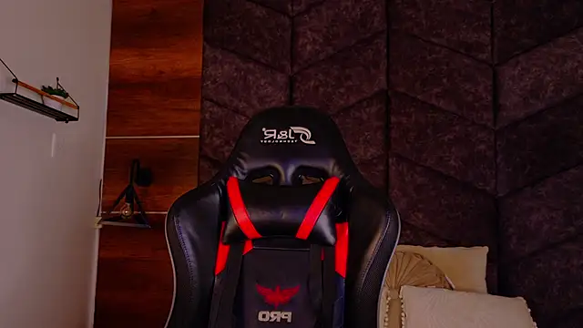 ParisFox  online show from February 20, 9:04 pm