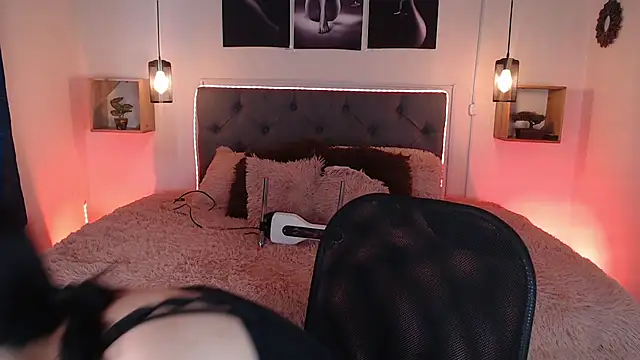 emily leinner online show from November 28, 4:21 pm