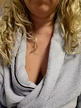 queenpeachi online show from October 21, 4:16 am