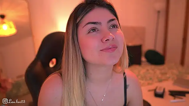 Lau Bee online show from December 5, 4:30 pm