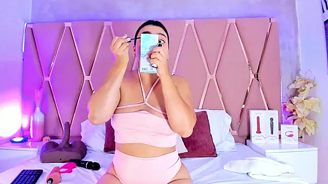 madyjames online show from November 5, 1:05 pm