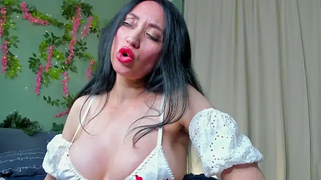 Margaret Clark  online show from January 8, 5:50 pm