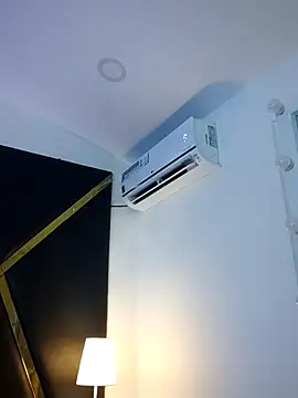 Adel Nesbiit online show from October 9, 7:29 pm