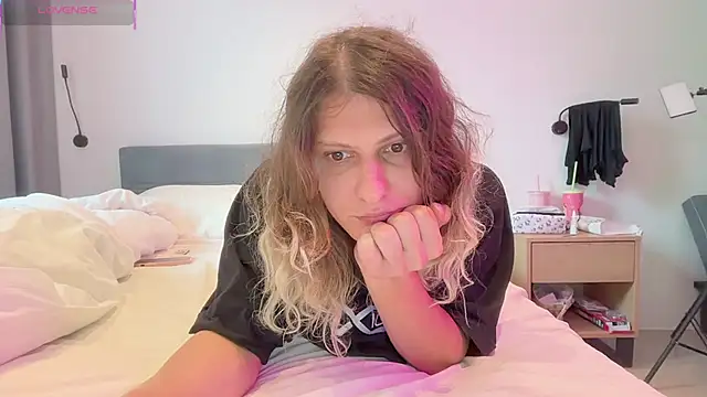 Alice Pinkhead online show from November 17, 6:47 am