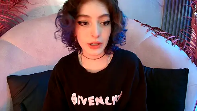 EvaHalsey online show from October 20, 7:39 pm