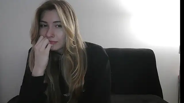 ErikaShyy online show from October 18, 2:42 pm