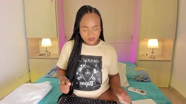 EmilyyStuart online show from September 24, 4:11 am