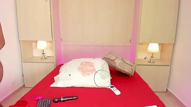 EmilyyStuart online show from November 1, 8:02 pm