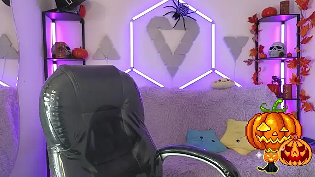 littlevixen18 online show from October 30, 6:53 pm