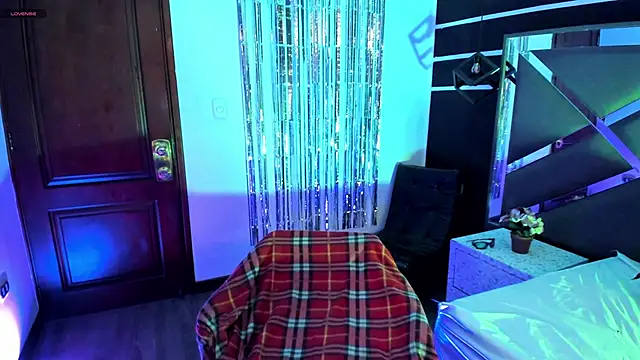 Snapshot of SexyNaf chatting on October 23, 7:42 pm SexyNaf online show from October 23, 7:42 pm