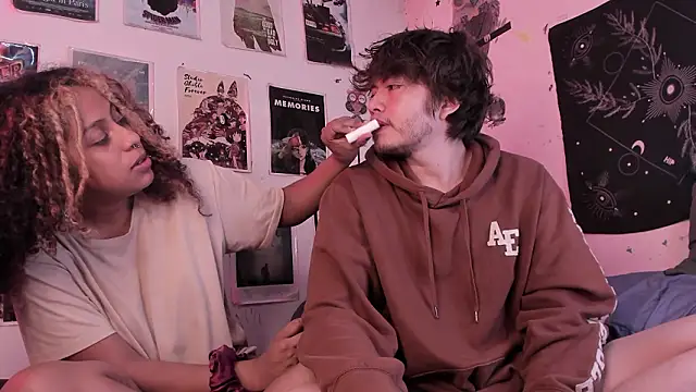 hothoneychile online show from February 3, 3:59 am