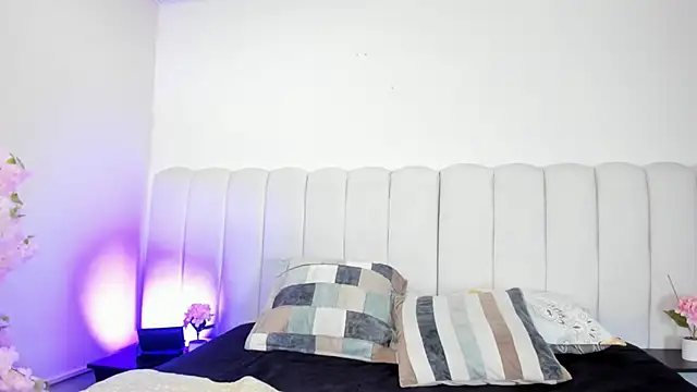 lyzzi smith01 online show from December 5, 6:31 pm