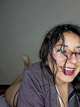 Snapshot of MishuColfer chatting on October 19, 3:52 am MishuColfer online show from October 19, 3:52 am