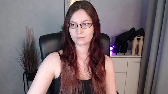 emmaxDelight online show from February 27, 8:14 am