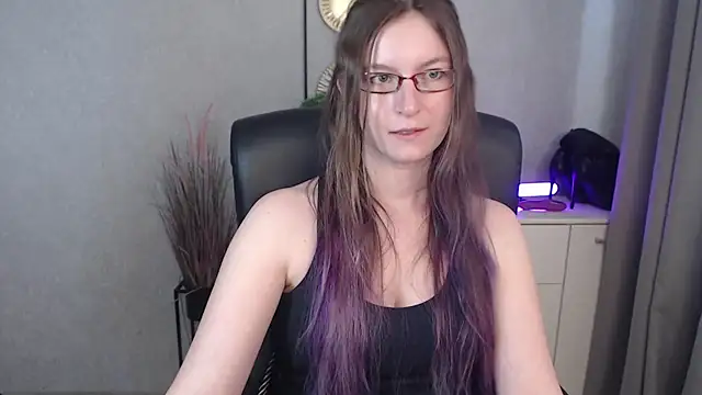 emmaxDelight online show from October 20, 12:30 pm