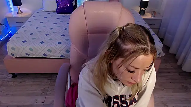 zoe jones13 online show from February 20, 6:26 am