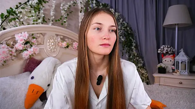 MonaEldon online show from December 3, 3:20 am