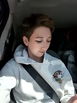 lovelylucyy online show from October 2, 5:40 pm