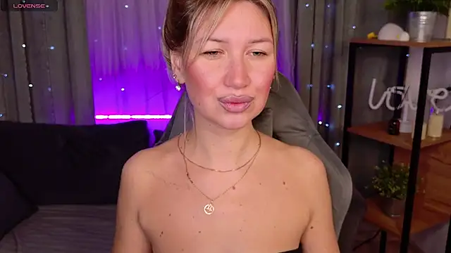 MilaBott online show from November 12, 8:18 pm